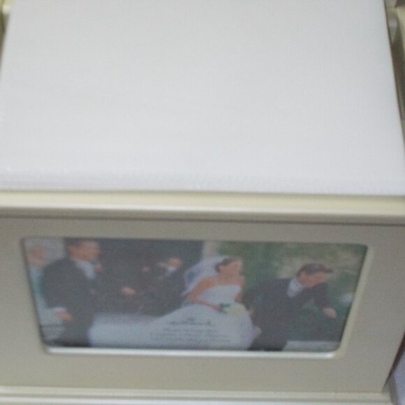NWOT Hallmark Wedding photo album box in off white - Picture 4 of 9